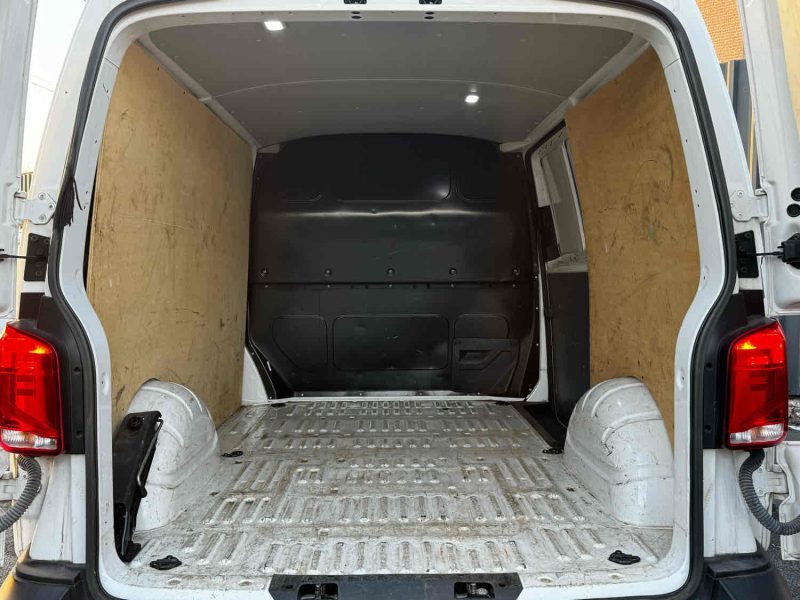 VOLKSWAGEN TRANSPORTER 2021