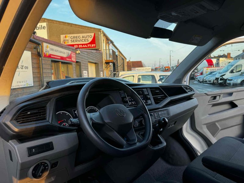 VOLKSWAGEN TRANSPORTER 2022