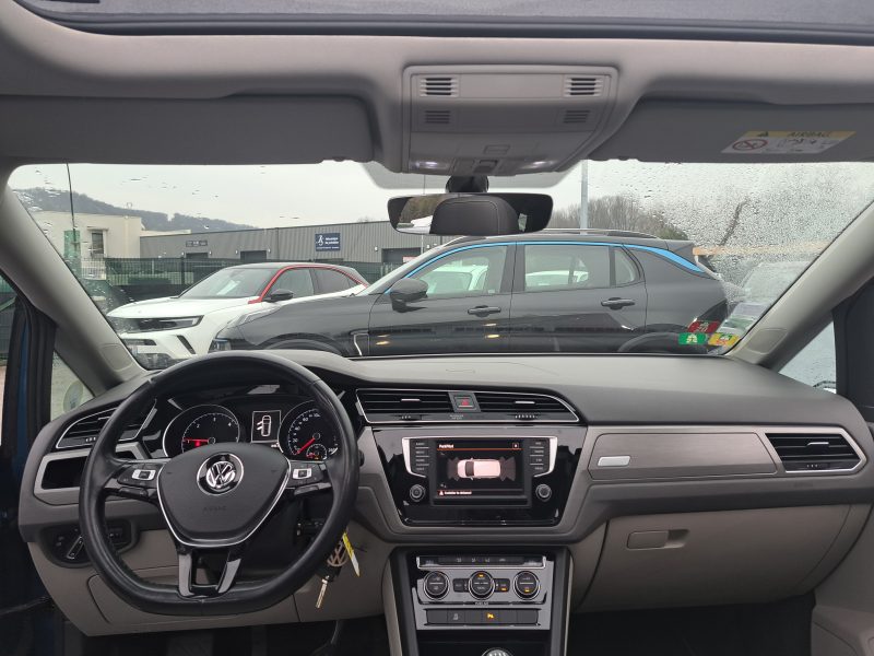 VOLKSWAGEN TOURAN 2016