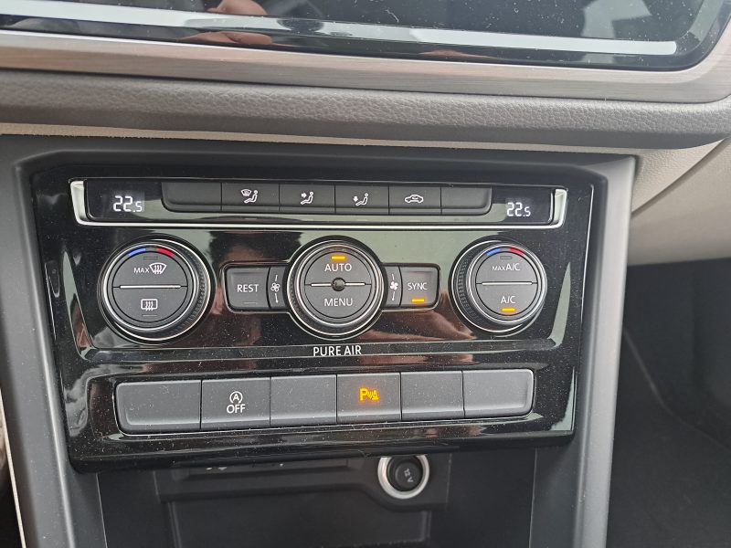 VOLKSWAGEN TOURAN 2016