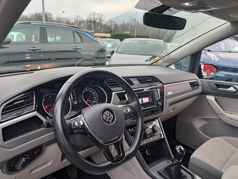VOLKSWAGEN TOURAN 2016