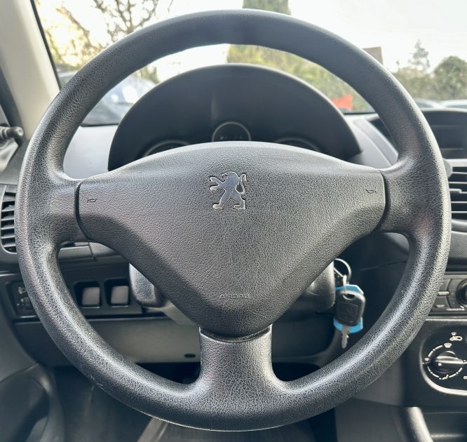 PEUGEOT 206+ 1.4L HDi 68Ch *Blue Lion* / REVISEE&GARANTIE