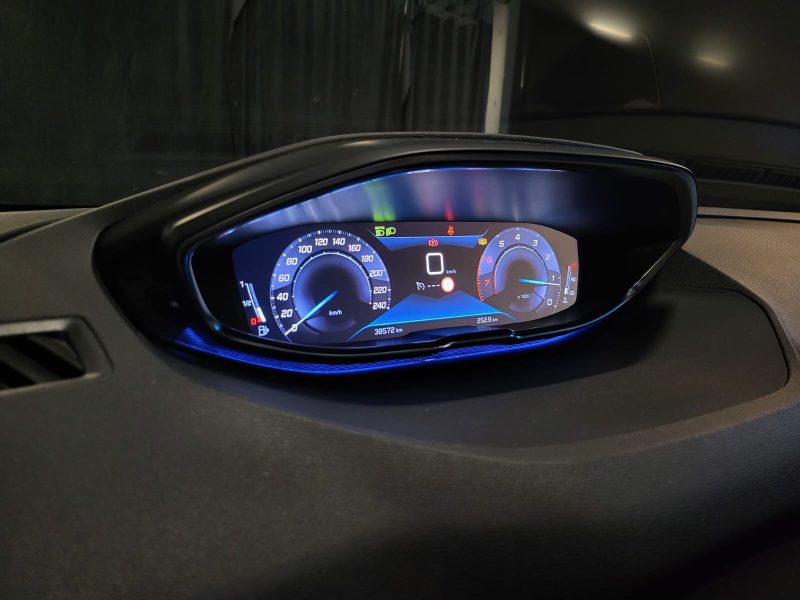 PEUGEOT 3008 1.2 PURETECH 130CV ALLURE / 1ERE MAIN / SUIVI COMPLET PEUGEOT / APPLE CARPLAY / AUDROID