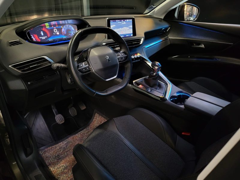 PEUGEOT 3008 1.2 PURETECH 130CV ALLURE / 1ERE MAIN / SUIVI COMPLET PEUGEOT / APPLE CARPLAY / AUDROID