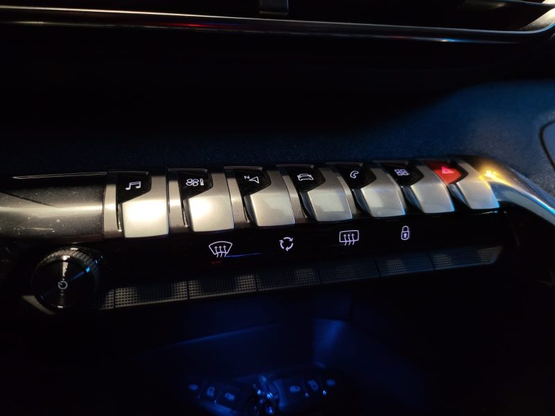 PEUGEOT 3008 1.2 PURETECH 130CV ALLURE / 1ERE MAIN / SUIVI COMPLET PEUGEOT / APPLE CARPLAY / AUDROID