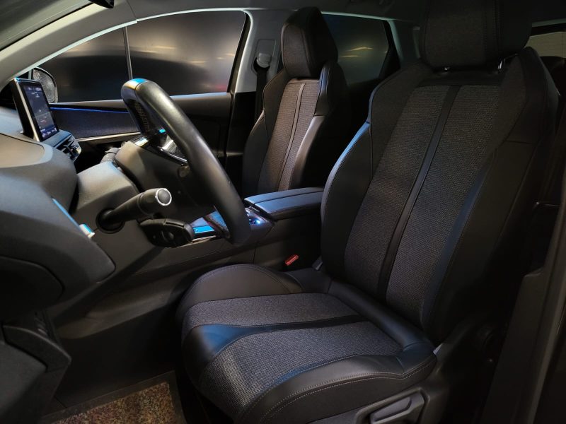 PEUGEOT 3008 1.2 PURETECH 130CV ALLURE / 1ERE MAIN / SUIVI COMPLET PEUGEOT / APPLE CARPLAY / AUDROID