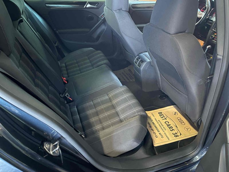 VOLKSWAGEN GOLF 2010