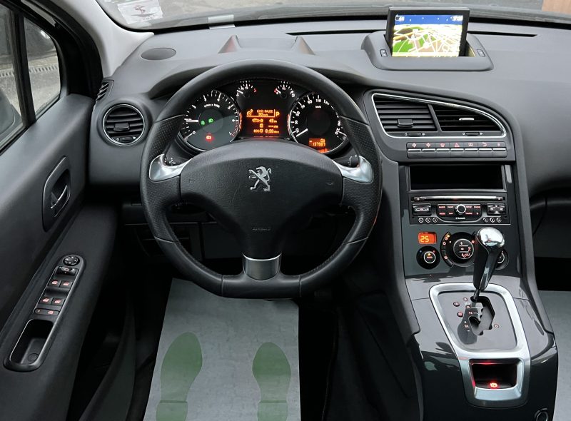 PEUGEOT 5008 PHASE 2 ALLURE 1.6 THP 165 Cv 7 PLACES BOITE AUTO GPS TOIT PANO ATTELAGE Garantie 1 an