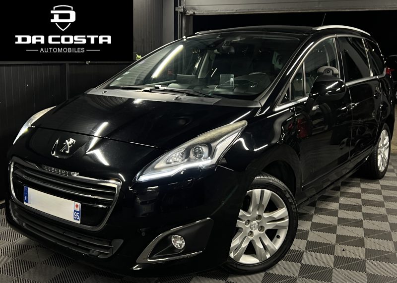 PEUGEOT 5008 PHASE 2 ALLURE 1.6 THP 165 Cv 7 PLACES BOITE AUTO GPS TOIT PANO ATTELAGE Garantie 1 an