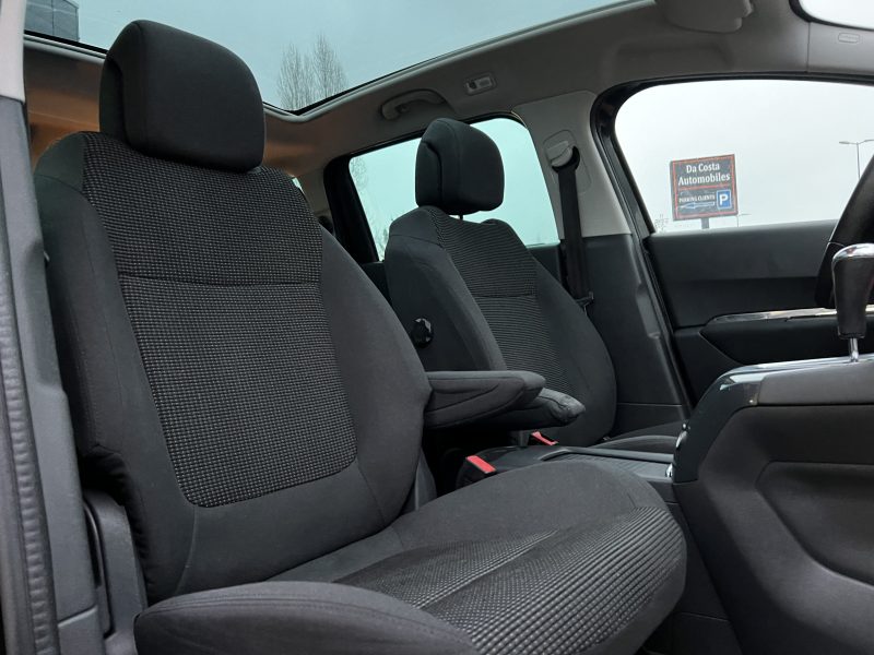 PEUGEOT 5008 PHASE 2 ALLURE 1.6 THP 165 Cv 7 PLACES BOITE AUTO GPS TOIT PANO ATTELAGE Garantie 1 an