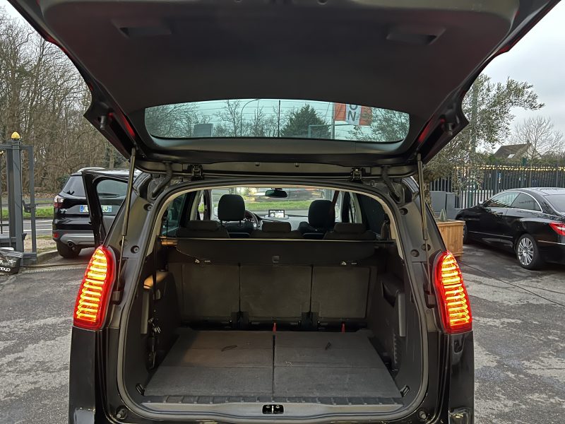 PEUGEOT 5008 PHASE 2 ALLURE 1.6 THP 165 Cv 7 PLACES BOITE AUTO GPS TOIT PANO ATTELAGE Garantie 1 an