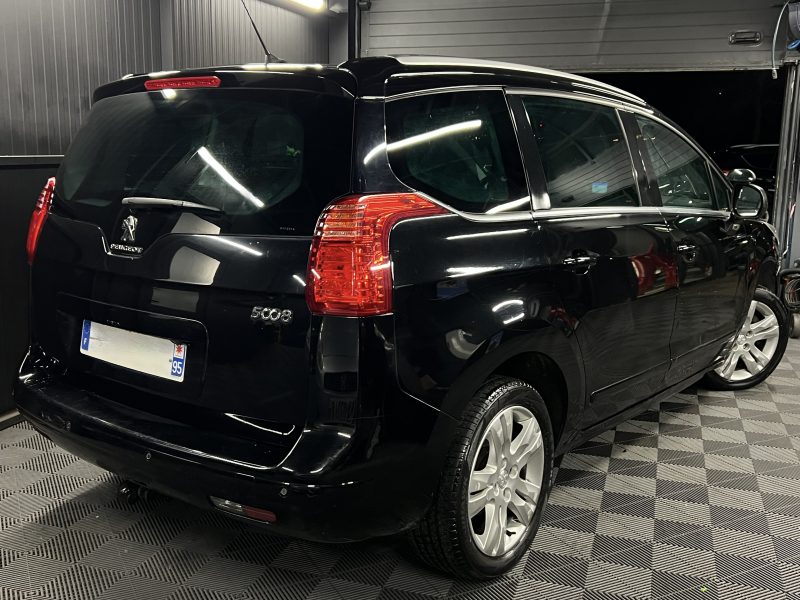 PEUGEOT 5008 PHASE 2 ALLURE 1.6 THP 165 Cv 7 PLACES BOITE AUTO GPS TOIT PANO ATTELAGE Garantie 1 an