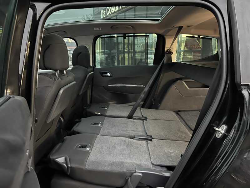 PEUGEOT 5008 PHASE 2 ALLURE 1.6 THP 165 Cv 7 PLACES BOITE AUTO GPS TOIT PANO ATTELAGE Garantie 1 an