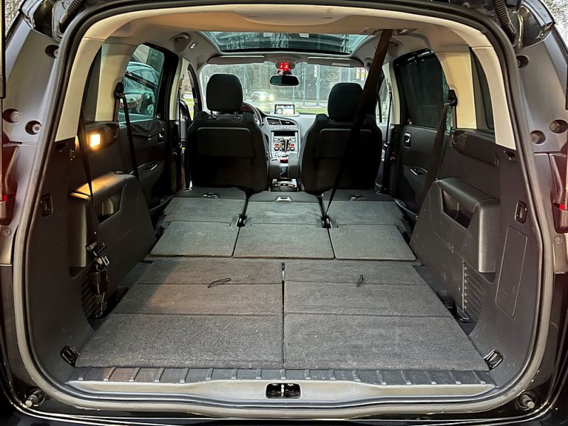 PEUGEOT 5008 PHASE 2 ALLURE 1.6 THP 165 Cv 7 PLACES BOITE AUTO GPS TOIT PANO ATTELAGE Garantie 1 an