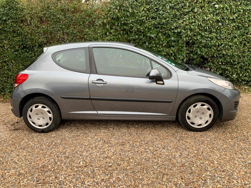 PEUGEOT 207 2009