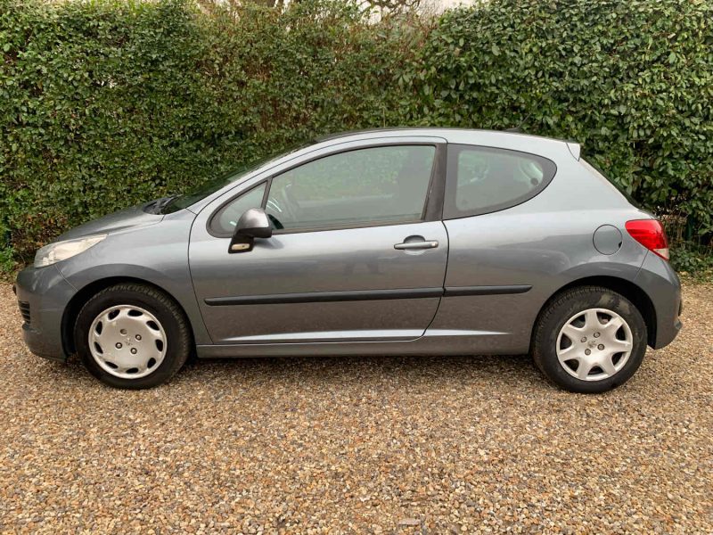 PEUGEOT 207 2009