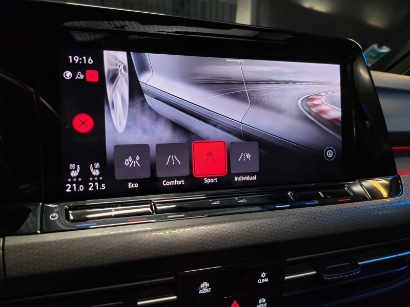 VOLKSWAGEN GOLF VIII 2.0 TDI 200cv GTD TOIT OUVRANT / HARMAN KARDON / SELLERIE CUIR + ELECTRIQUE + C