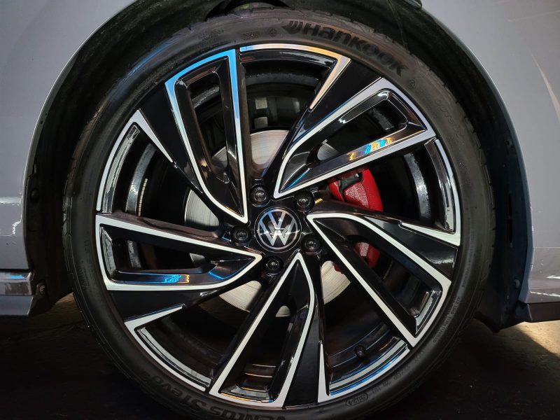 VOLKSWAGEN GOLF VIII 2.0 TDI 200cv GTD TOIT OUVRANT / HARMAN KARDON / SELLERIE CUIR + ELECTRIQUE + C