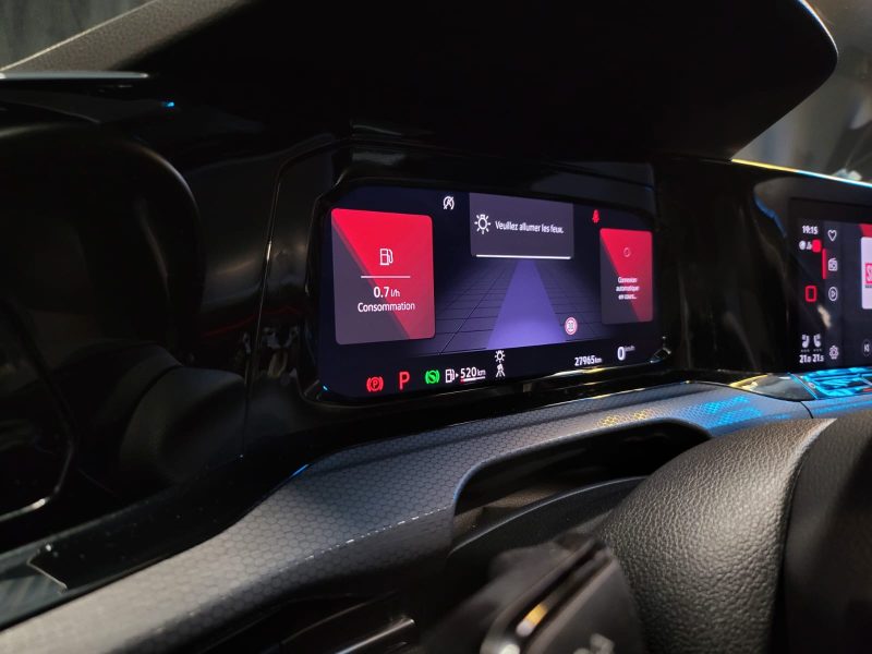 VOLKSWAGEN GOLF VIII 2.0 TDI 200cv GTD TOIT OUVRANT / HARMAN KARDON / SELLERIE CUIR + ELECTRIQUE + C