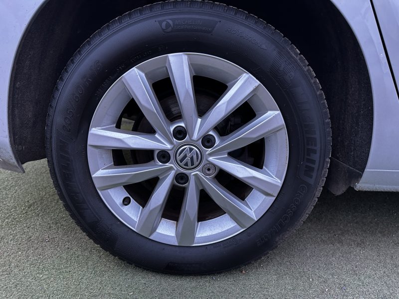 VOLKSWAGEN TOURAN 2016