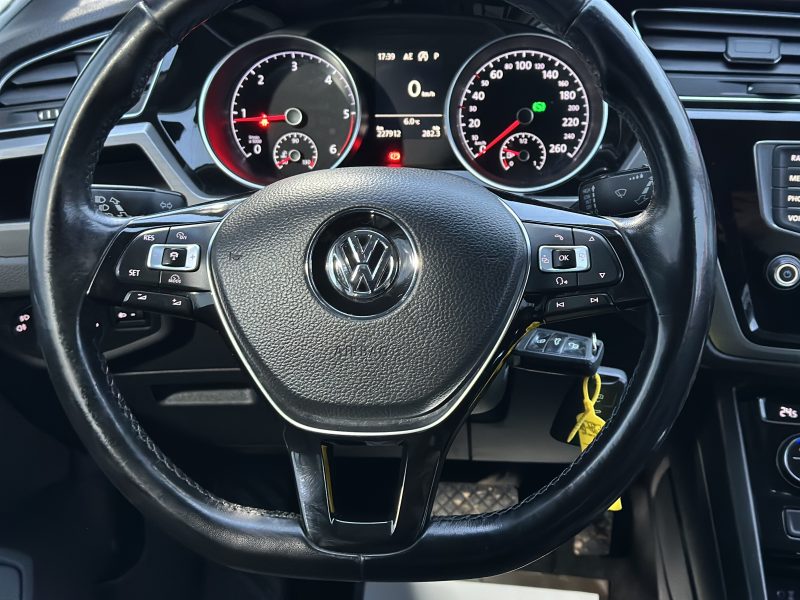 VOLKSWAGEN TOURAN 2016