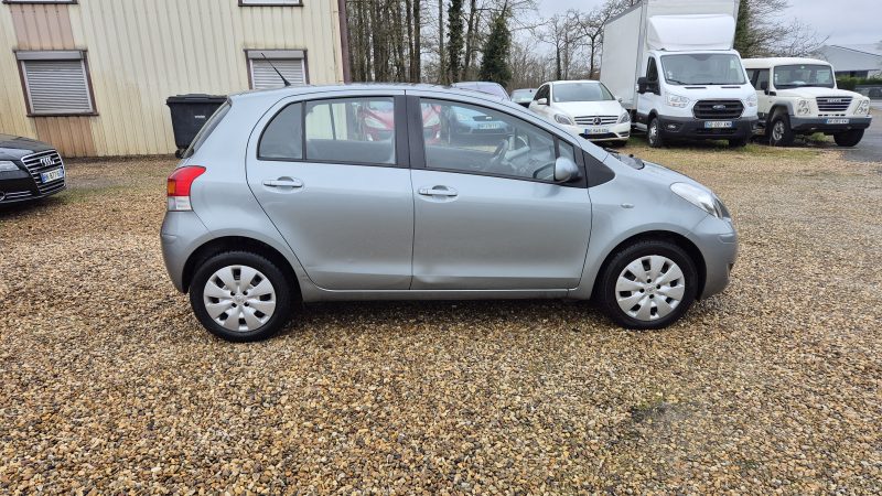 TOYOTA YARIS 2009
