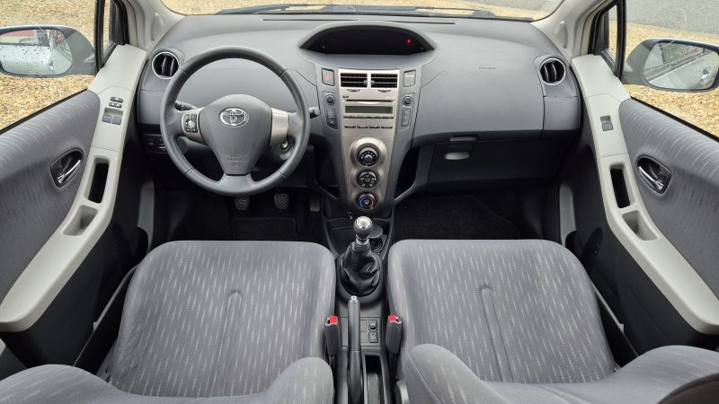 TOYOTA YARIS 2009