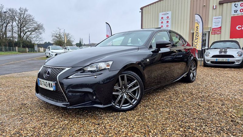 LEXUS IS 300H 2015