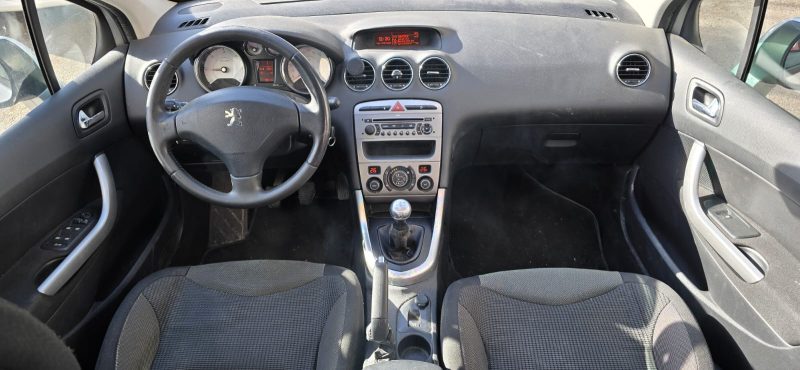 Peugeot 308 I 1.6l HDi 110ch BVM 5 berline , gris, *Toit panoramique*, *Radar de recul*, *Clim auto*