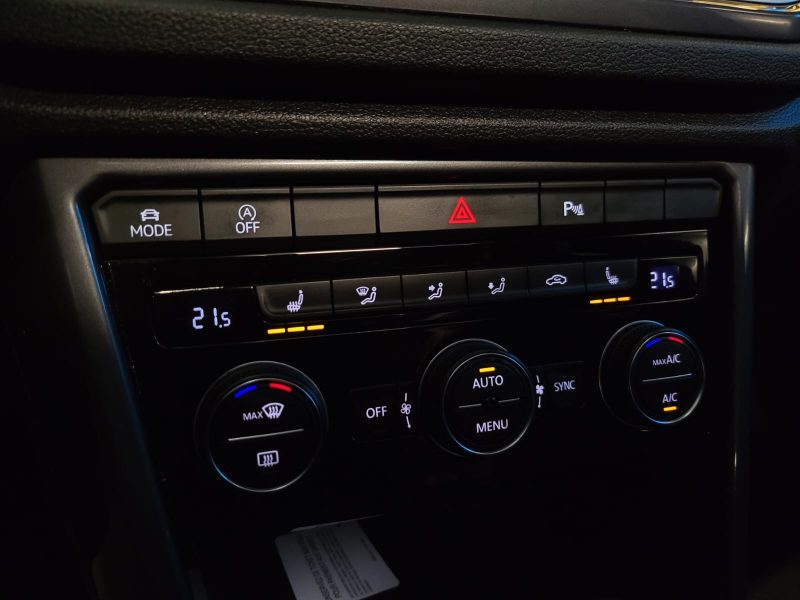 VOLKSWAGEN T-ROC 1.5 TSI 150cv R LINE / TOIT OUVRANT + VIRTUAL COCKPIT + REGULATEUR ADAPTATIF /