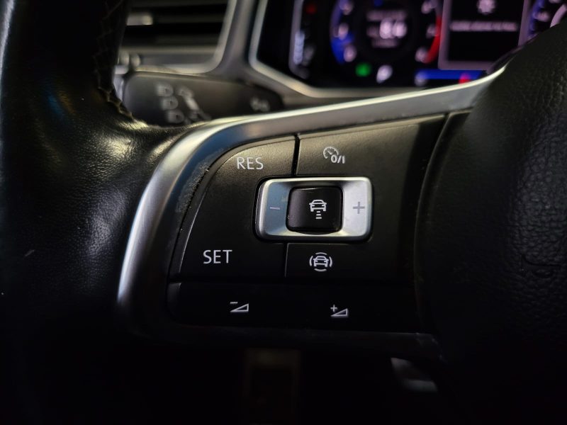 VOLKSWAGEN T-ROC 1.5 TSI 150cv R LINE / TOIT OUVRANT + VIRTUAL COCKPIT + REGULATEUR ADAPTATIF /