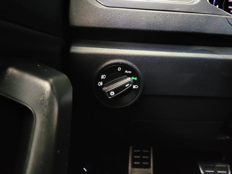 VOLKSWAGEN T-ROC 1.5 TSI 150cv R LINE / TOIT OUVRANT + VIRTUAL COCKPIT + REGULATEUR ADAPTATIF /