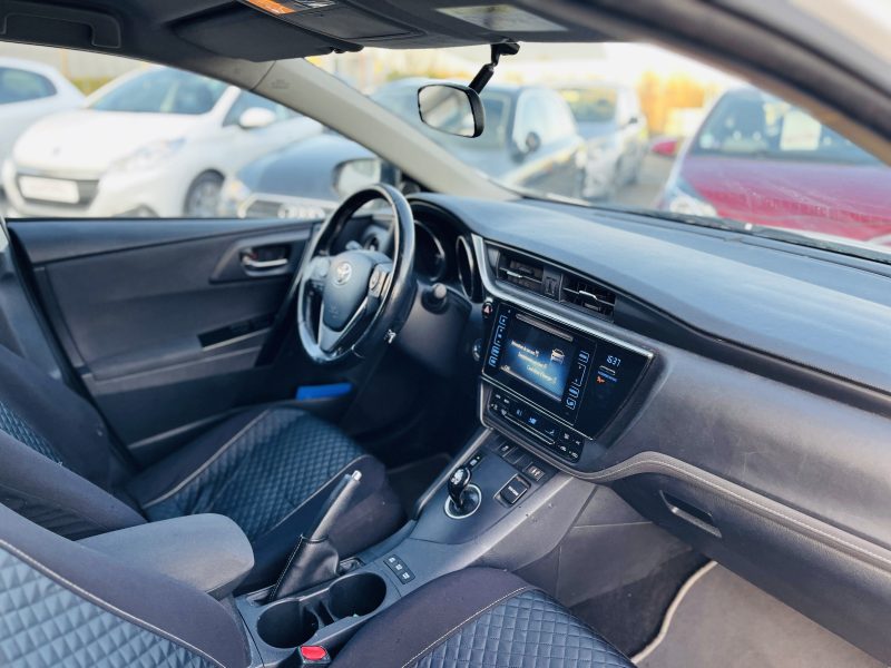 TOYOTA AURIS BUSINESS 1.8 Hybrid 136H