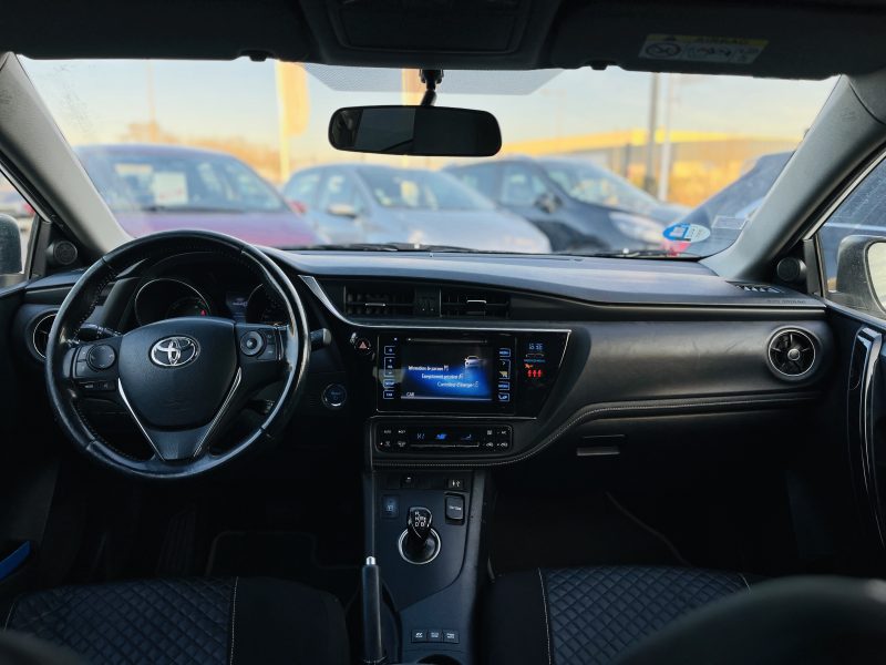 TOYOTA AURIS BUSINESS 1.8 Hybrid 136H