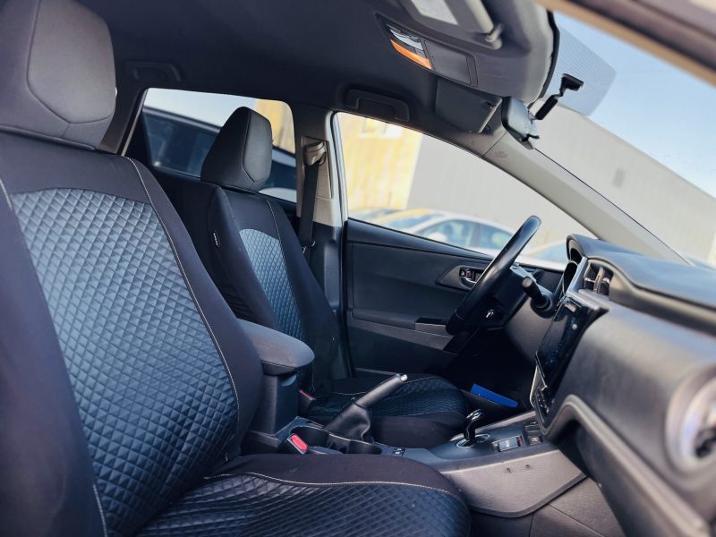 TOYOTA AURIS BUSINESS 1.8 Hybrid 136H