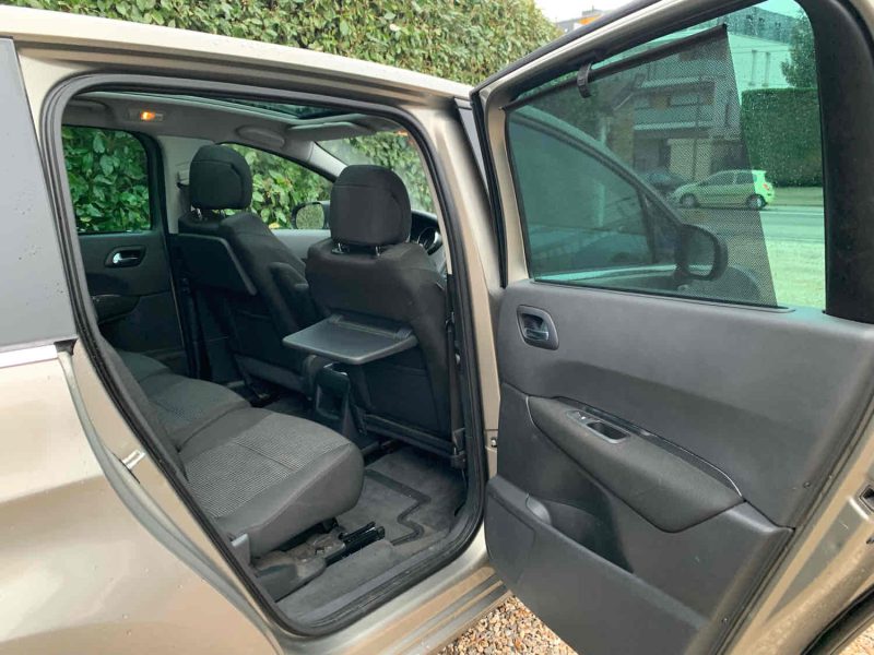 PEUGEOT 5008 2010 1.6 HDi 112Ch