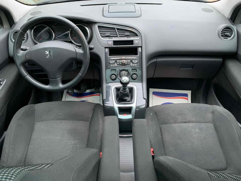 PEUGEOT 5008 2010 1.6 HDi 112Ch