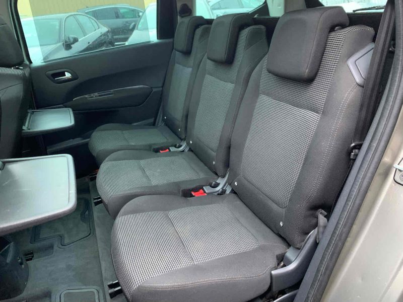 PEUGEOT 5008 2010 1.6 HDi 112Ch