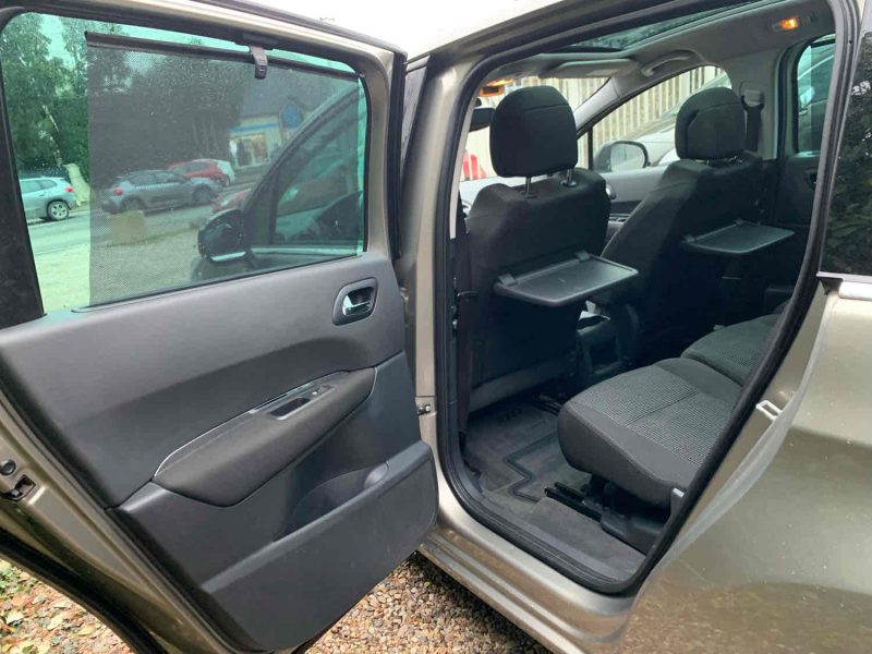 PEUGEOT 5008 2010 1.6 HDi 112Ch