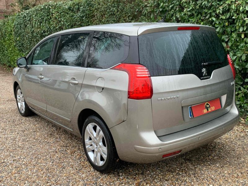 PEUGEOT 5008 2010 1.6 HDi 112Ch
