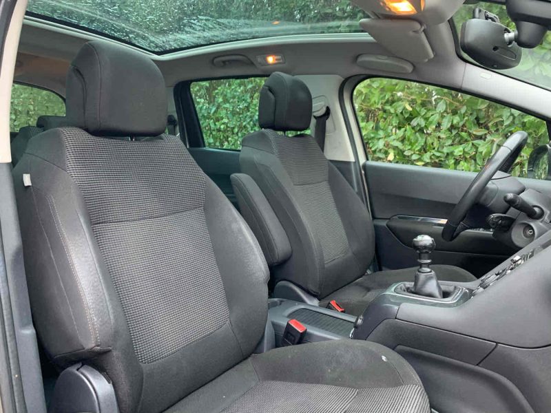 PEUGEOT 5008 2010 1.6 HDi 112Ch