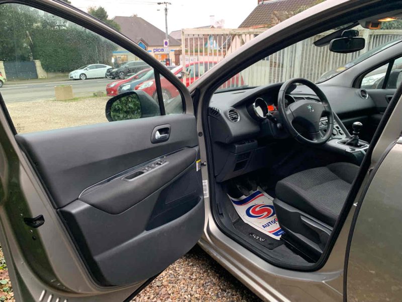 PEUGEOT 5008 2010 1.6 HDi 112Ch