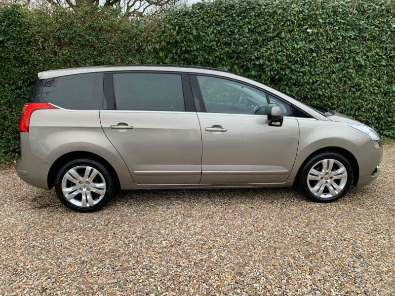 PEUGEOT 5008 2010 1.6 HDi 112Ch