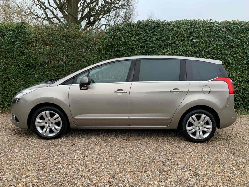 PEUGEOT 5008 2010 1.6 HDi 112Ch