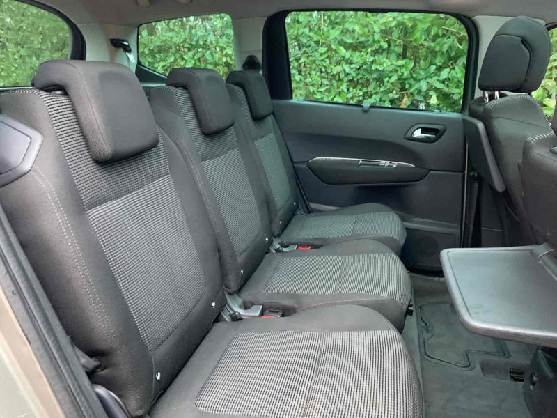 PEUGEOT 5008 2010 1.6 HDi 112Ch