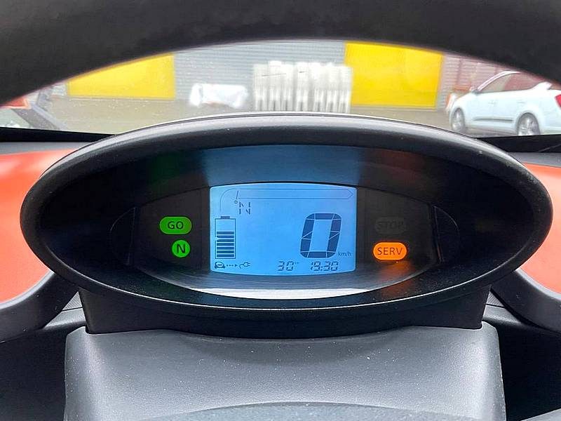 RENAULT TWIZY ELECTRIQUE 80km/h 50 KM D'autonomie blanc / orange 