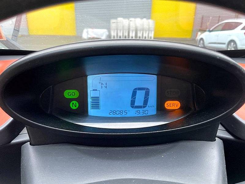 RENAULT TWIZY ELECTRIQUE 80km/h 50 KM D'autonomie blanc / orange 