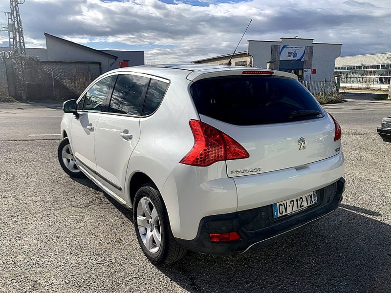 PEUGEOT 3008 2013