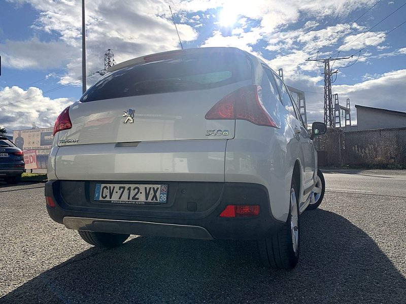 PEUGEOT 3008 2013