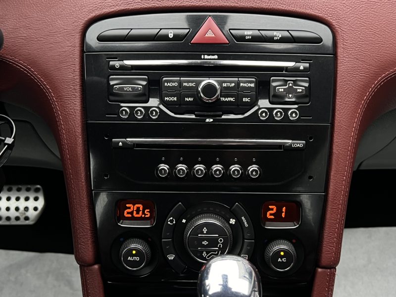 PEUGEOT 308 CC FELINE 2.0 HDI 136 Cv BOITE AUTOMATIQUE INTERIEUR CUIR GPS 87 300 Kms - GARANTIE 1 AN